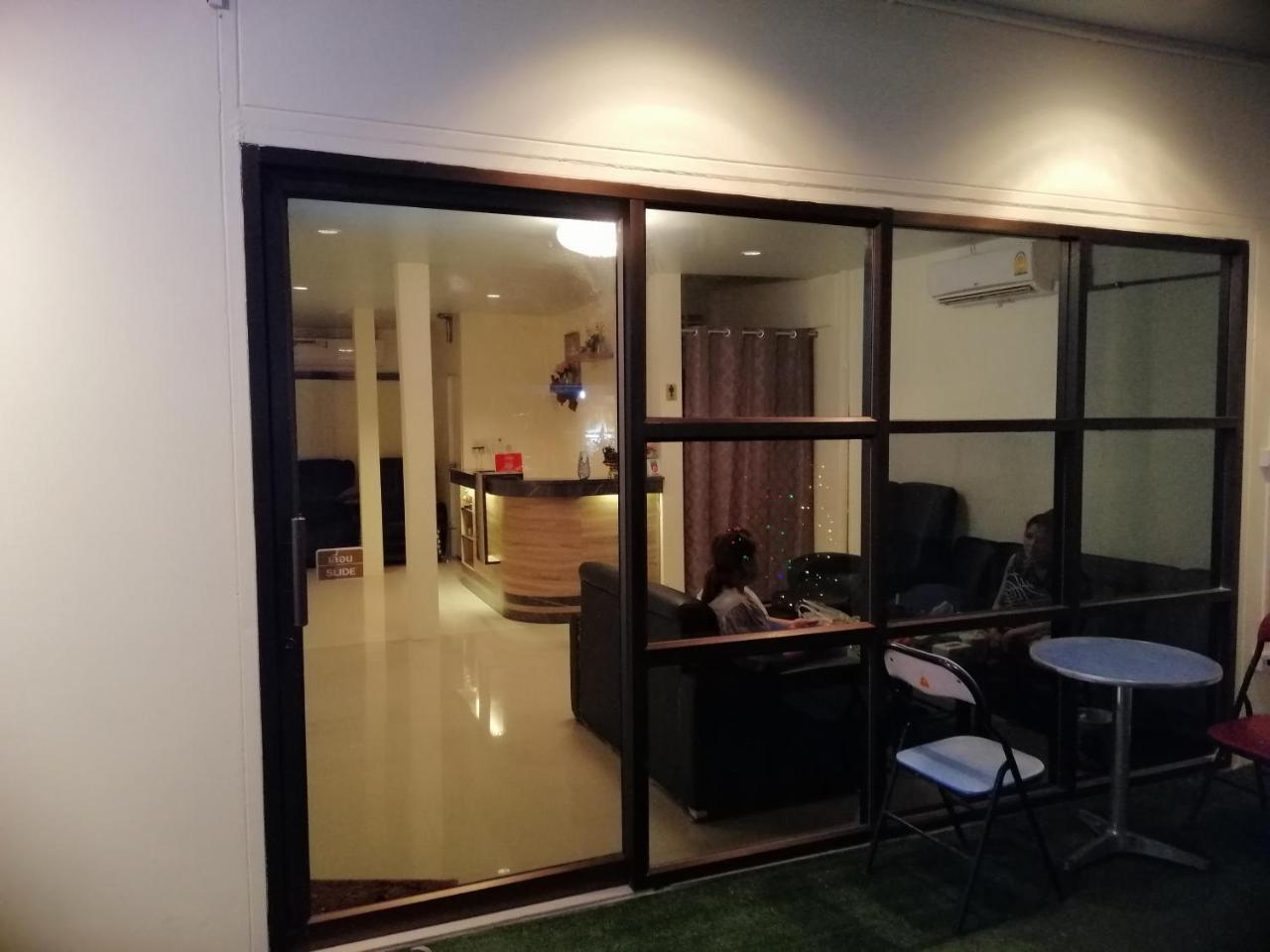 The Baan Nathong Hostel Bangkok Ngoại thất bức ảnh