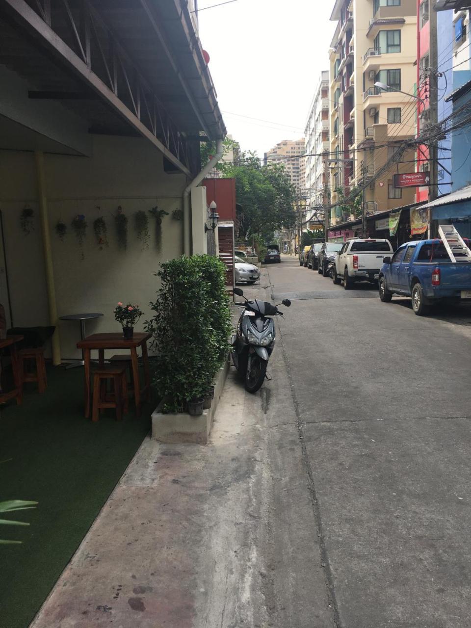 The Baan Nathong Hostel Bangkok Ngoại thất bức ảnh