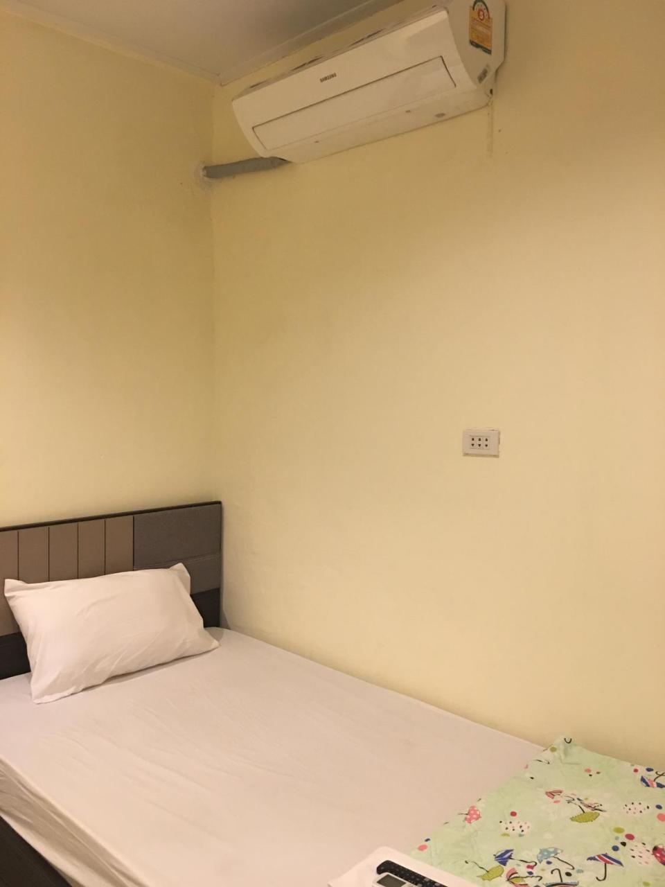 The Baan Nathong Hostel Bangkok Ngoại thất bức ảnh