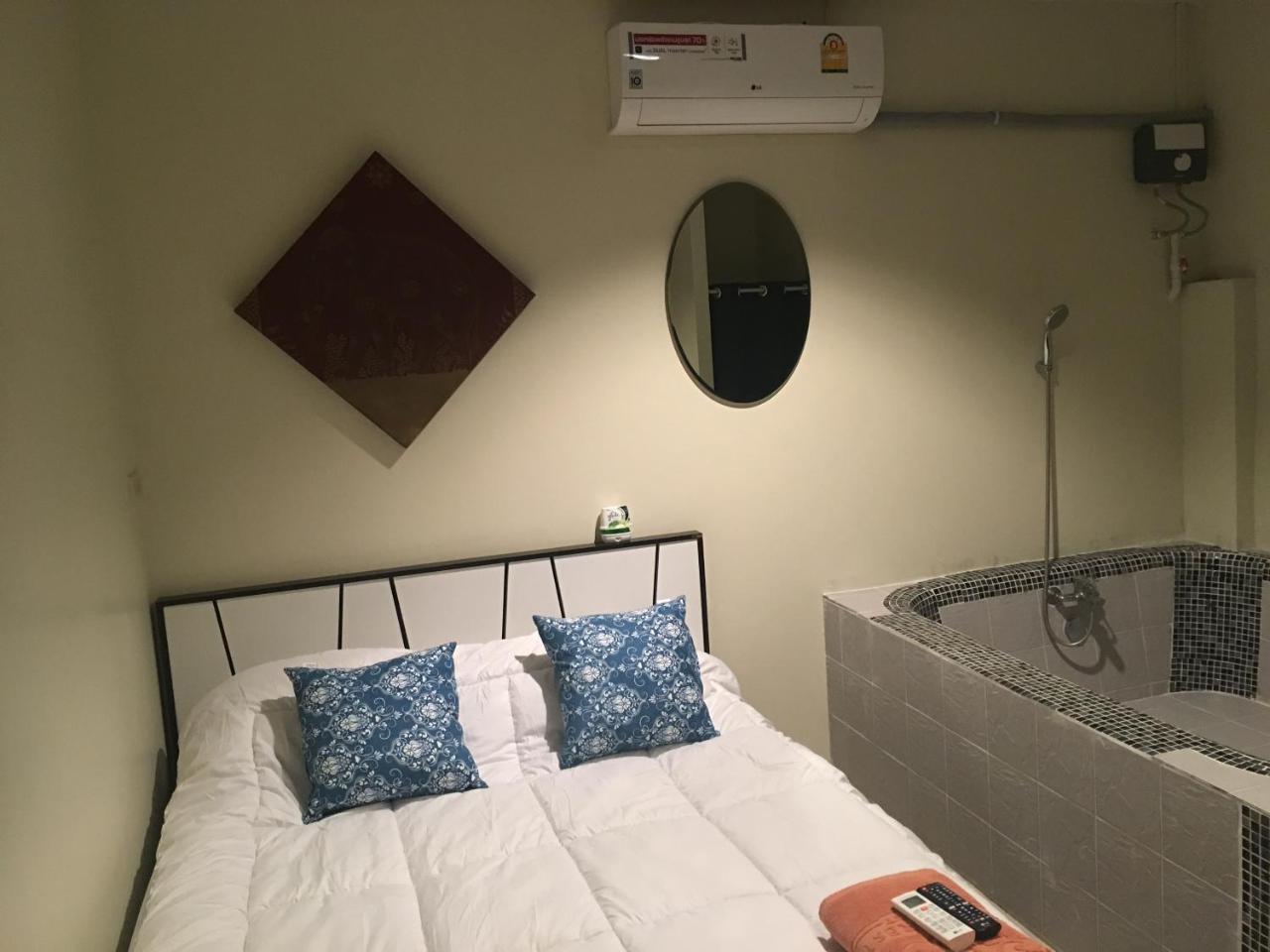 The Baan Nathong Hostel Bangkok Ngoại thất bức ảnh
