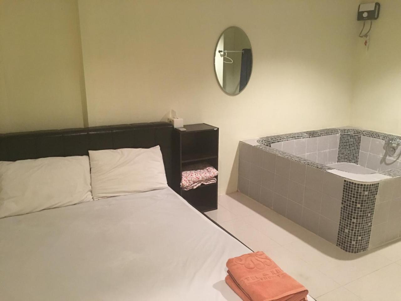 The Baan Nathong Hostel Bangkok Ngoại thất bức ảnh