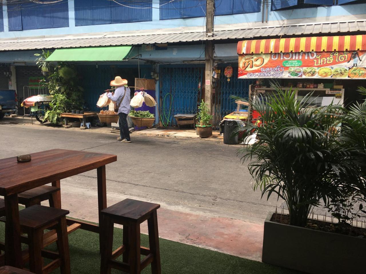 The Baan Nathong Hostel Bangkok Ngoại thất bức ảnh
