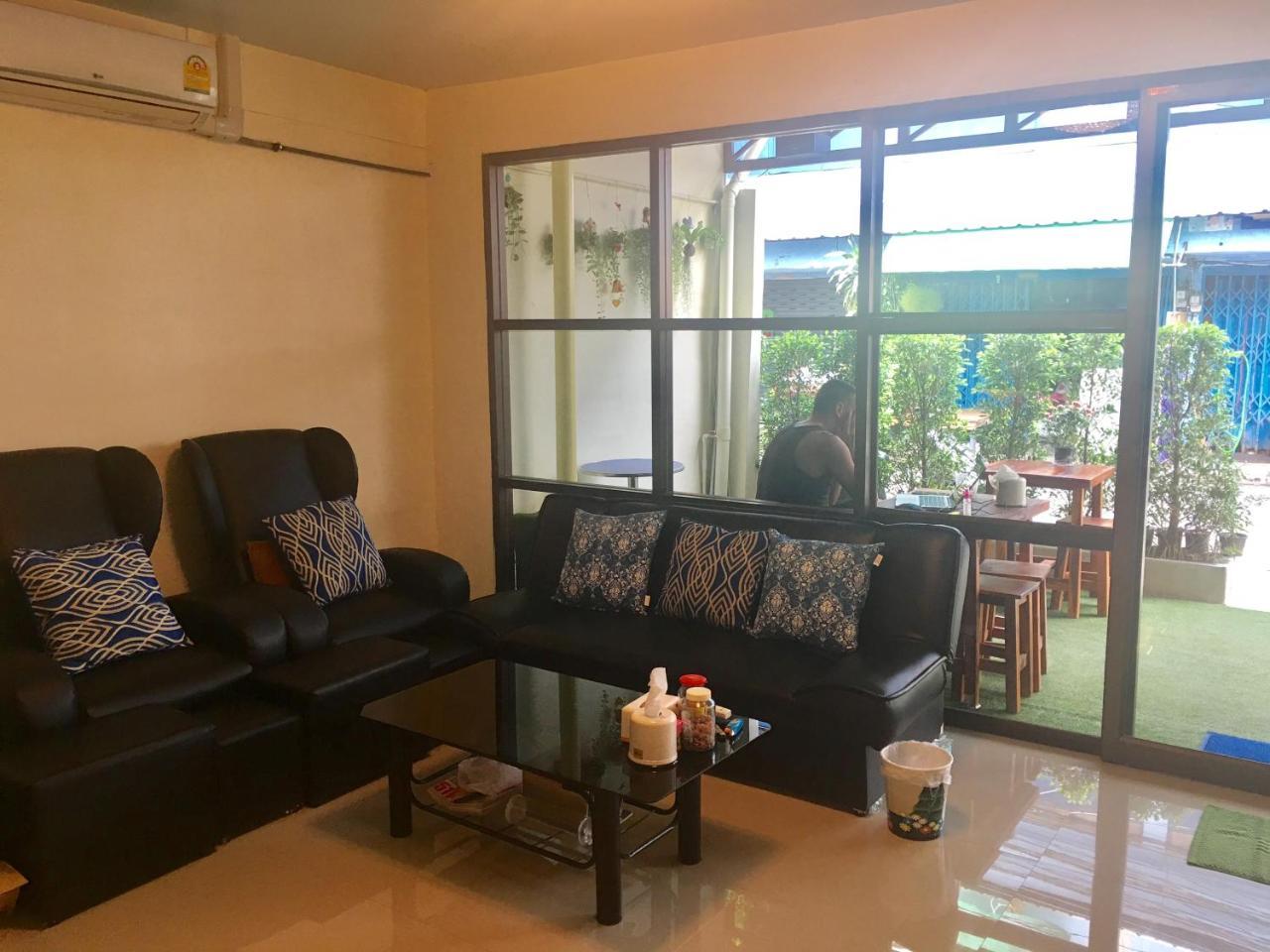 The Baan Nathong Hostel Bangkok Ngoại thất bức ảnh