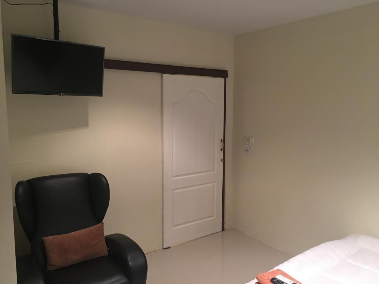 The Baan Nathong Hostel Bangkok Ngoại thất bức ảnh