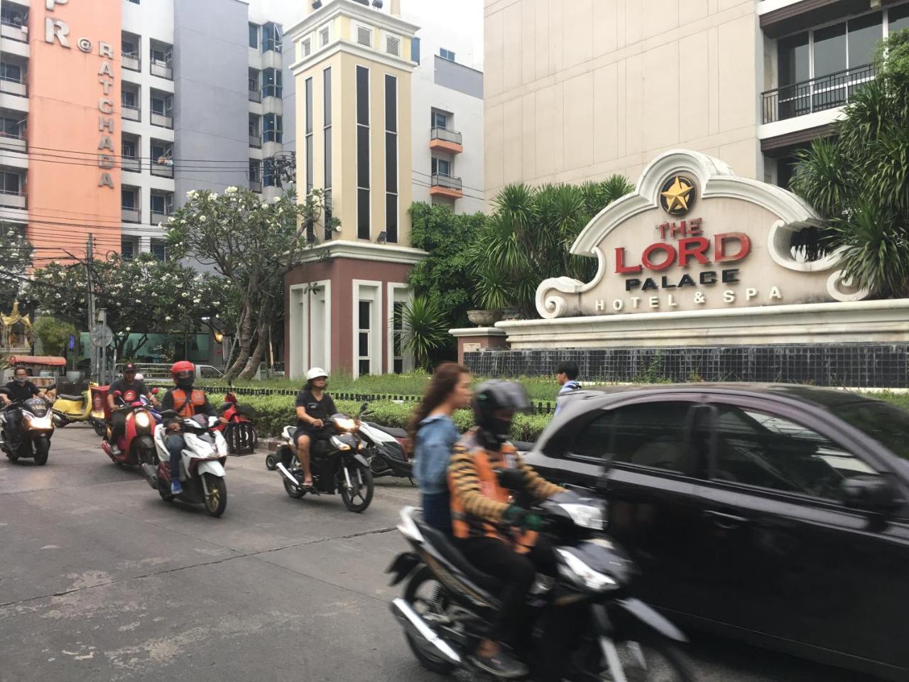 The Baan Nathong Hostel Bangkok Ngoại thất bức ảnh